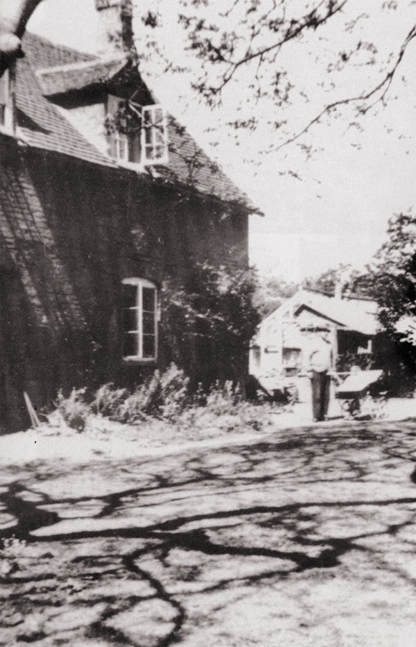 the rectory cottages along new road