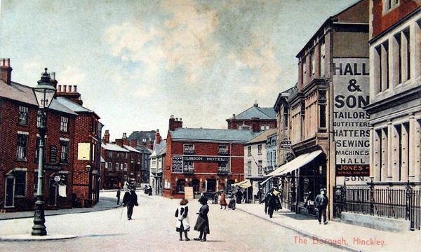 The Borough, about 1905, with Pares Leicestershire Bank, right foreground, and the Union Hotel in the distance.