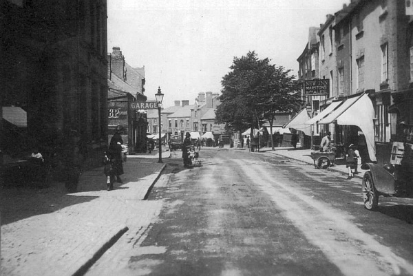 Upper Castle Street looking down towards New Buildings, about 1925