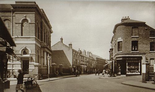 New Buildings from upper Castle Street, c.1930. Foreground, left, is the Wesleyan Methodist chapel (demolished in 1970)