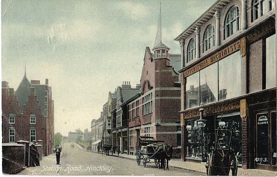 Station Road, about 1905. To the right, Constitutional Club and Parsons Sherwin Ltd. To the left, Hinckley Public Library