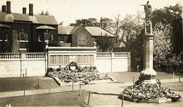 Hinckley War Memorial, about 1923